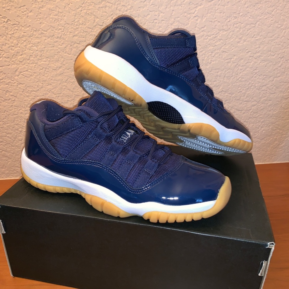 LIKE NEW JORDAN 11s — 5.5Y=7.5 in Women’s